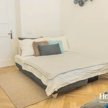Velvet Rose-prague1-luxury-ac-quiet-netflix-washer 布拉格