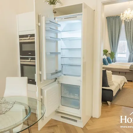 Velvet Rose-prague1-luxury-ac-quiet-netflix-washer 公寓
