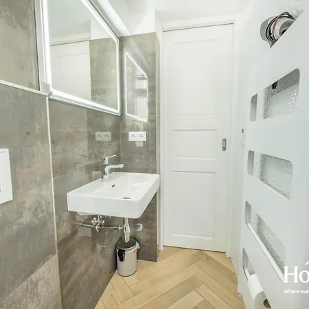 Velvet Rose-prague1-luxury-ac-quiet-netflix-washer 公寓 布拉格